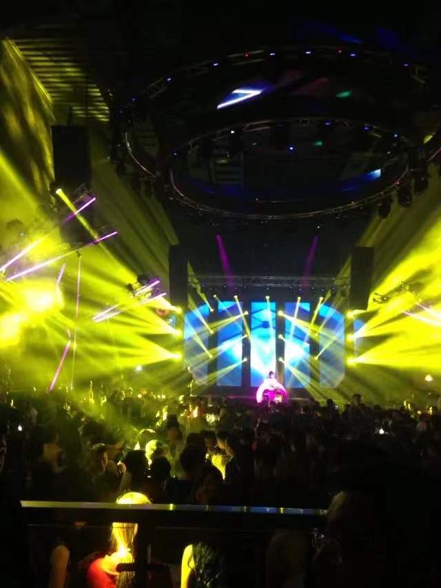 東莞大京九酒吧室內(nèi)P5 圓圈屏 加背景屏幕