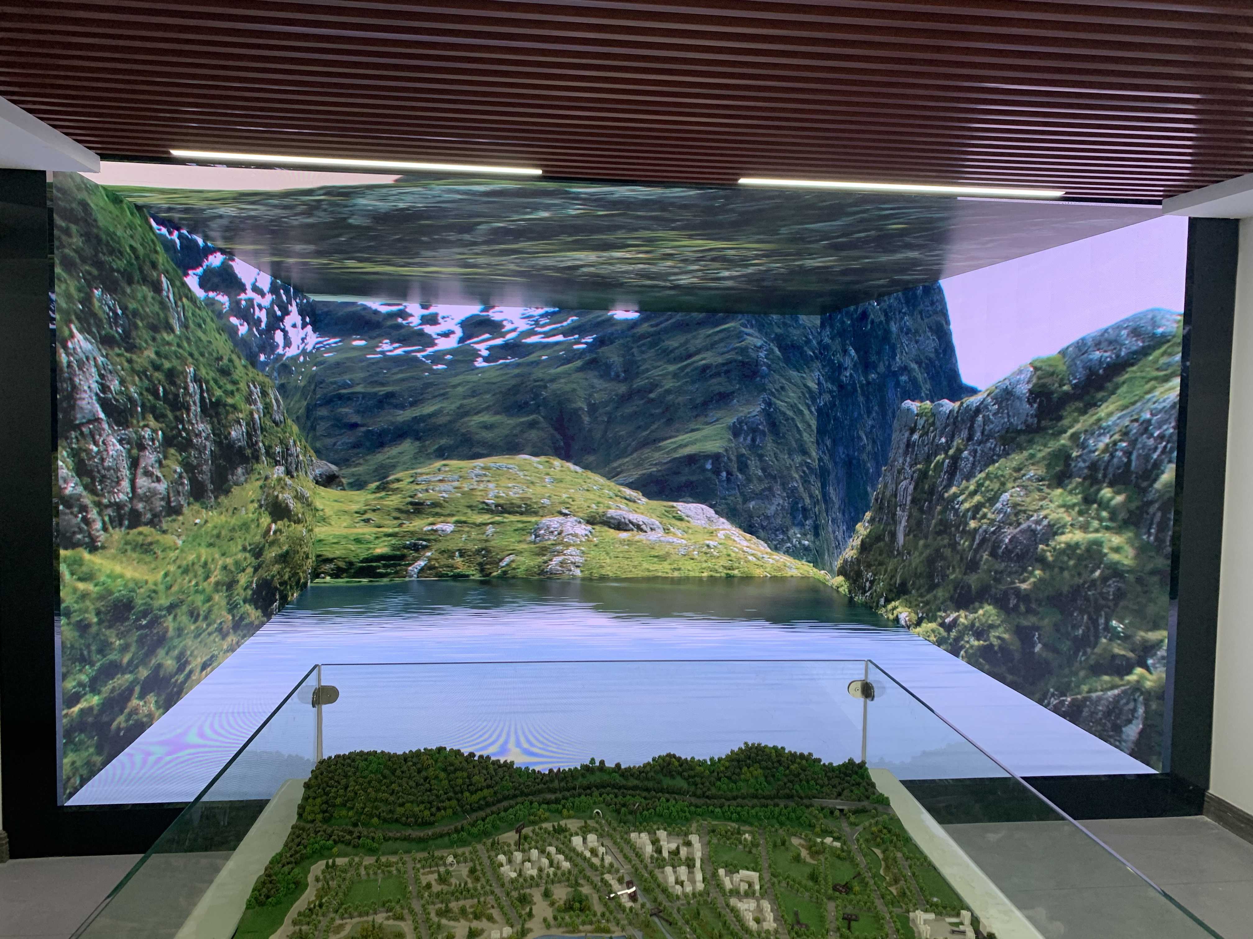 中建海龍展廳五面屏項目，沉浸式顯示屏，正面P2（4.16x2.24）左面P2（4.48x2.24）右面P2（4.48x2.24）天花P2（4.16x4.48）地面P2.5（4.16x4.48）