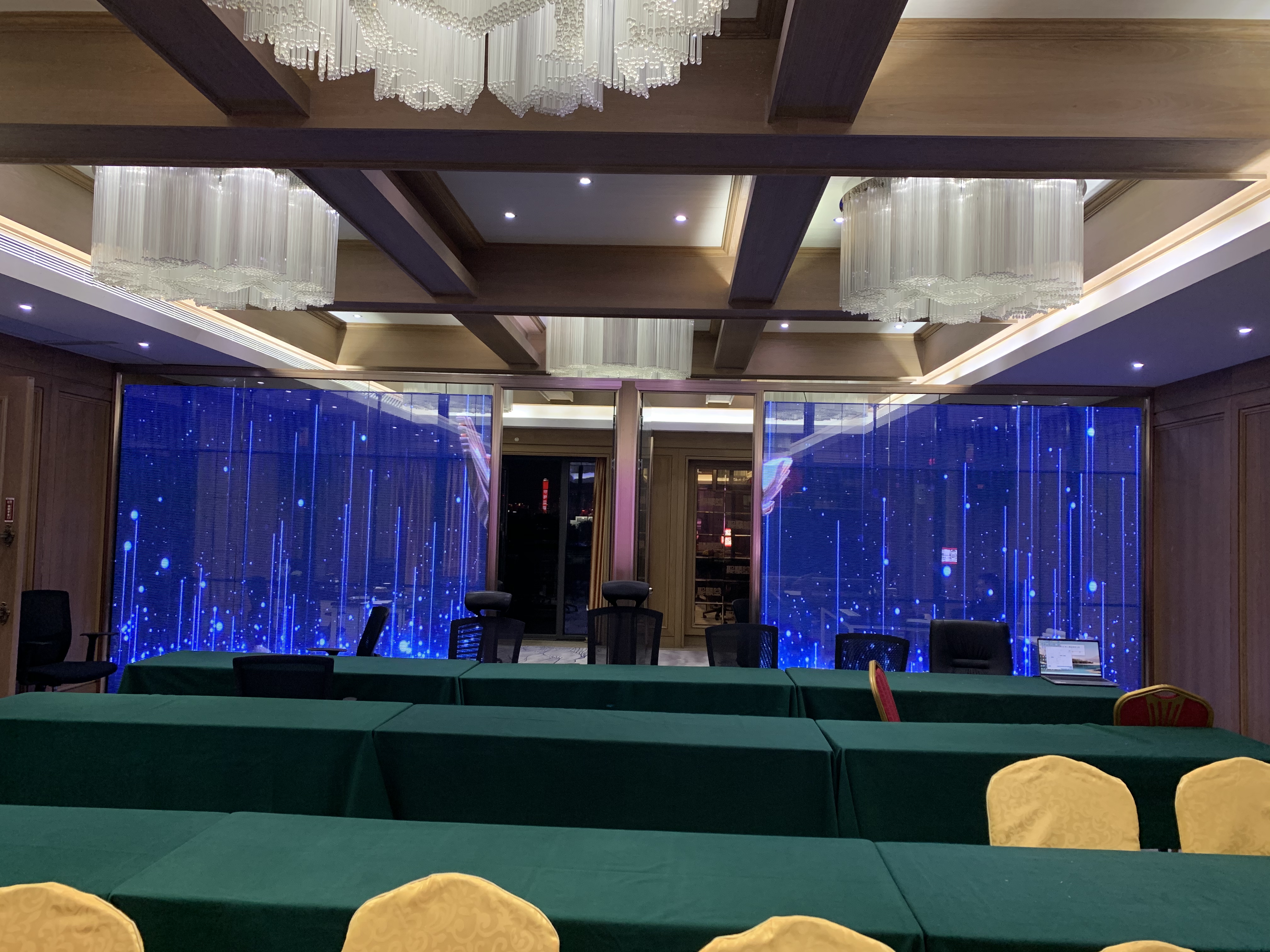 未來已來發(fā)展合伙企業(yè)室內(nèi)透明屏，3D屏和會議屏項目