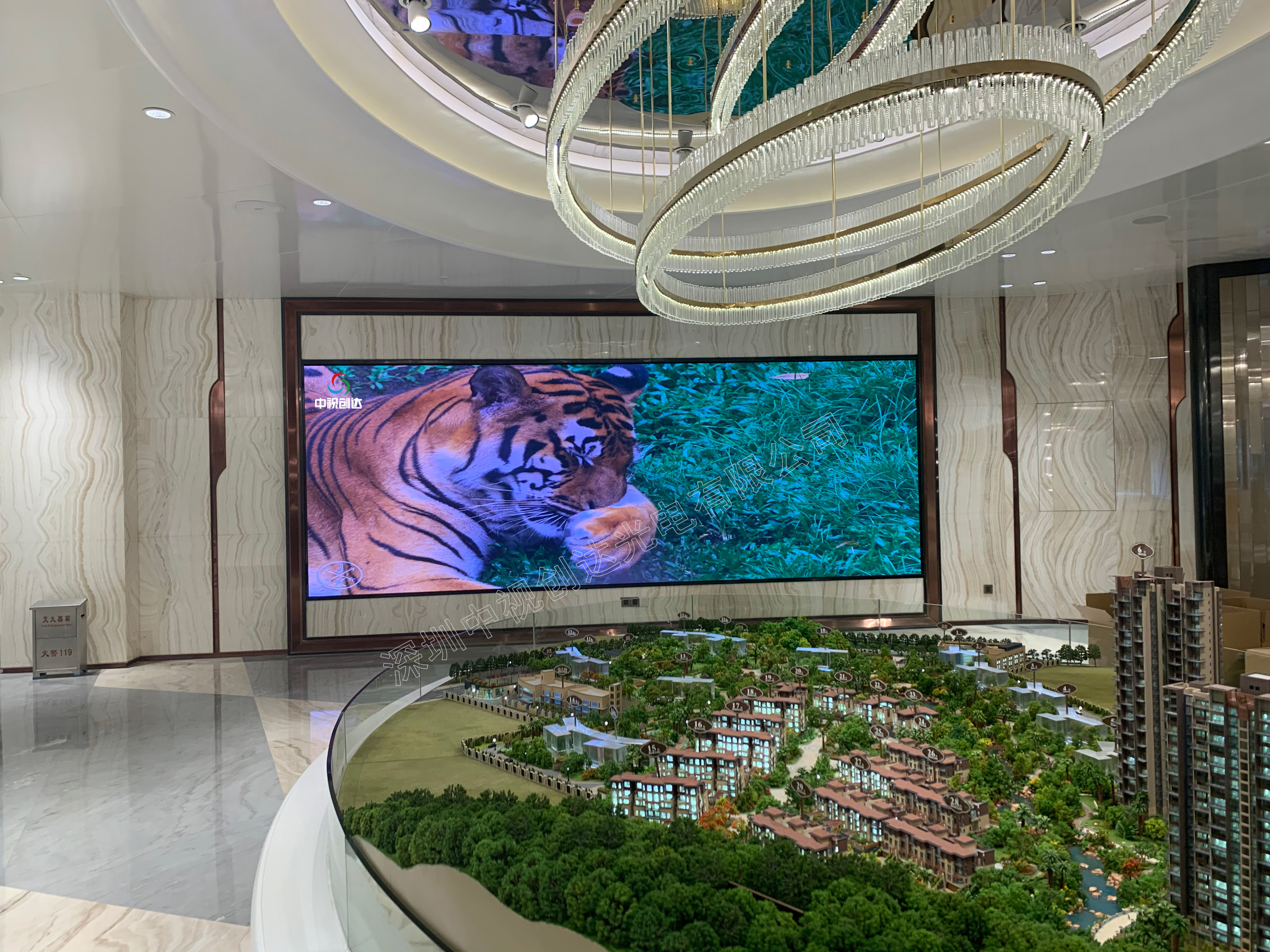 室內(nèi)LED顯示屏怎么選擇？3招教你不踩坑！